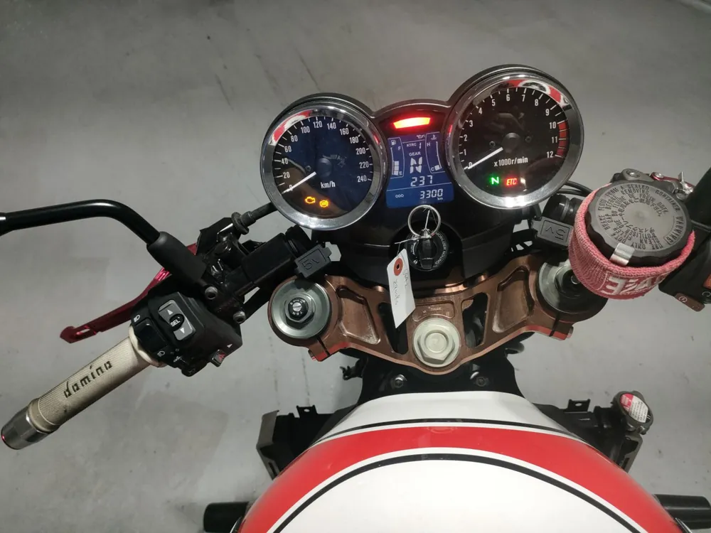 Kawasaki Z900RS 2022, белый, фото 5