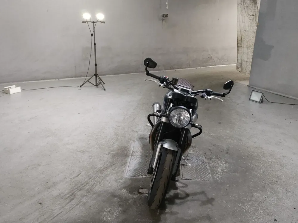 Triumph Speed Twin 2023, чёрный, фото 3
