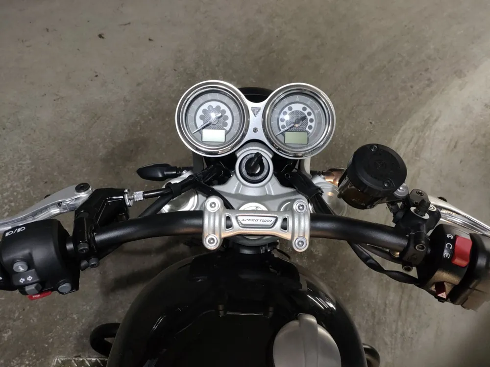 Triumph Speed Twin 2023, чёрный, фото 5