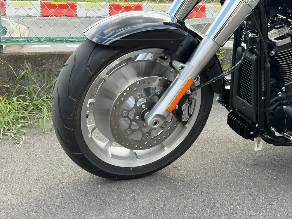 Harley-Davidson FLFB 2026, чёрный, фото 7