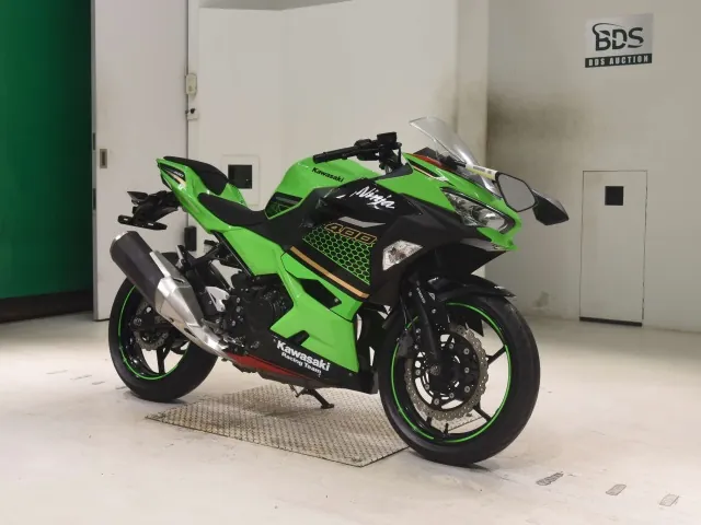 Kawasaki Ninja 400 2019, black | green, фото 3