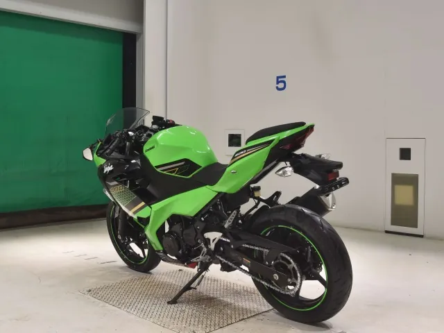 Kawasaki Ninja 400 2019, black | green, фото 6