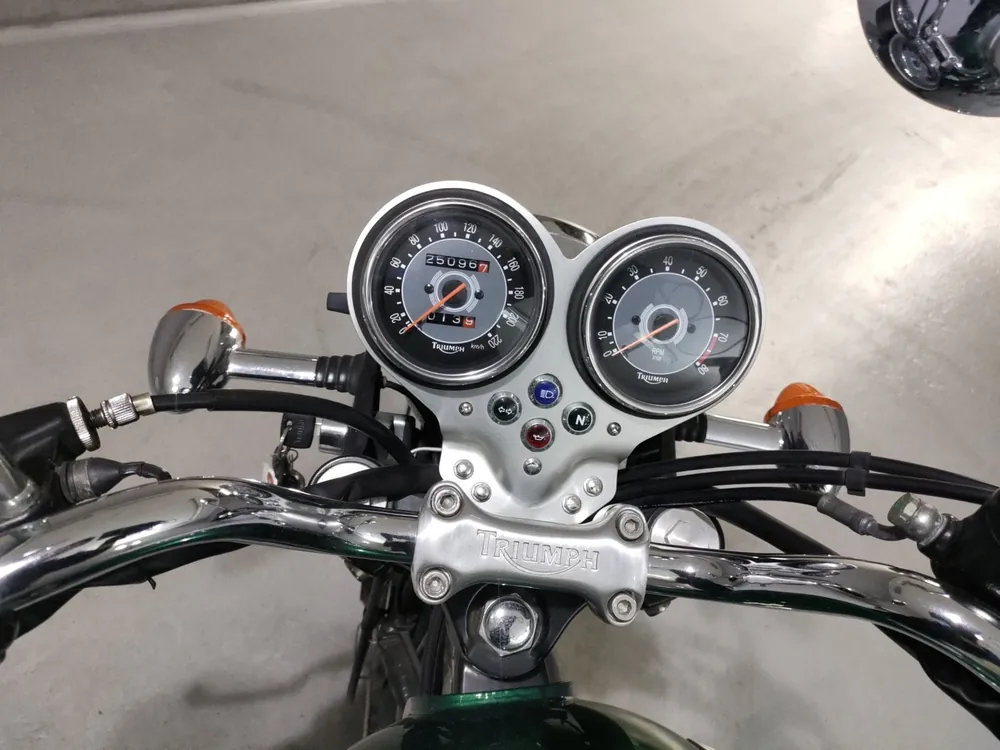 Triumph Bonneville Se 2002, silver / green, фото 5