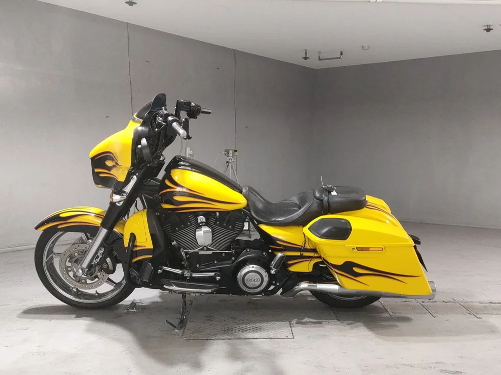 Harley-Davidson FLHXSE1800CVO 2014, black / yellow, фото 2