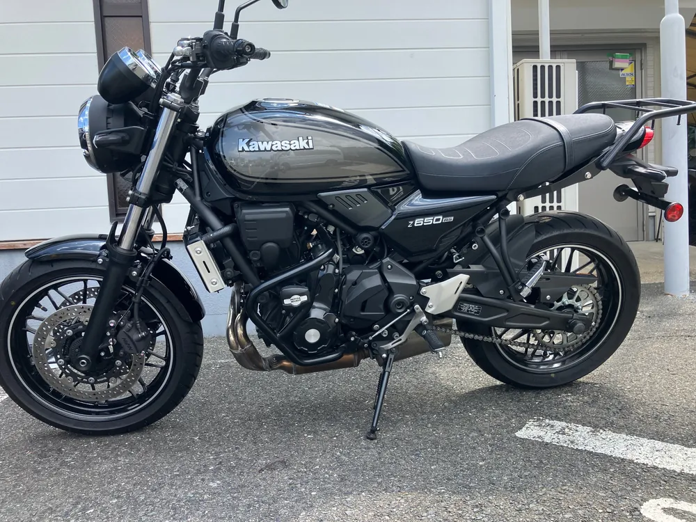 Kawasaki Z650RS 2024, серый, чёрный, фото 3