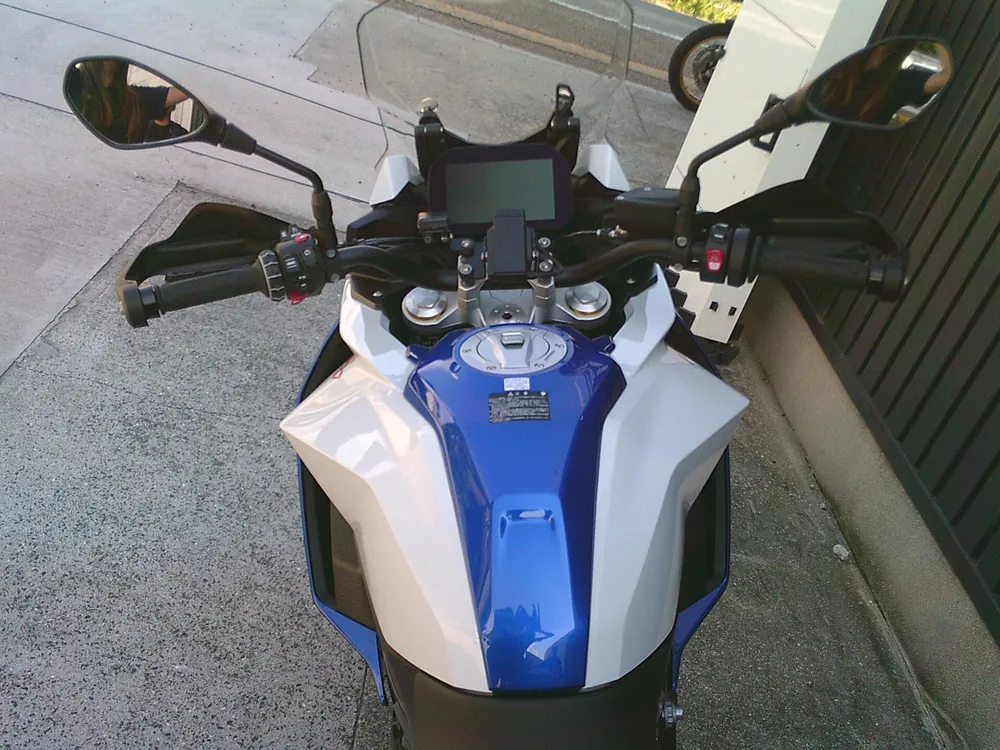 BMW F900Gs 2026, tricolor color, фото 4