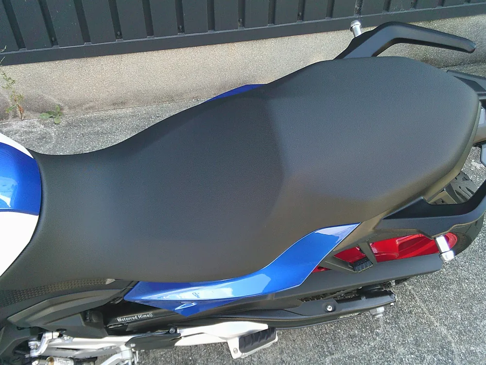 BMW F900Gs 2026, tricolor color, фото 8