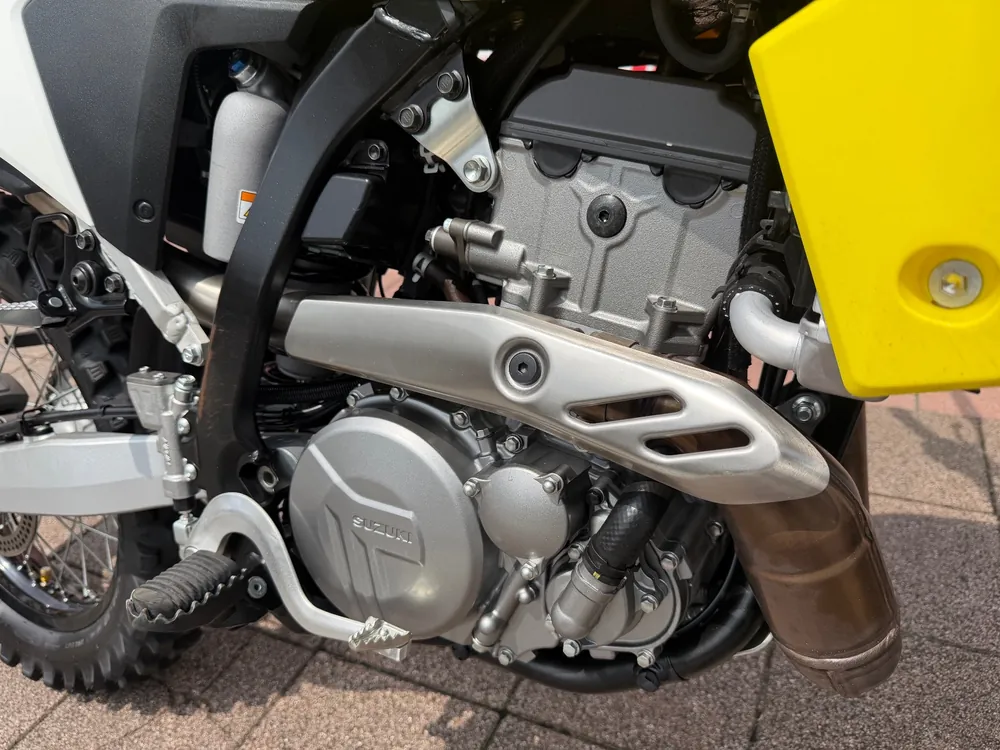 Suzuki GSX-R1000R 2025, black / yellow, фото 8