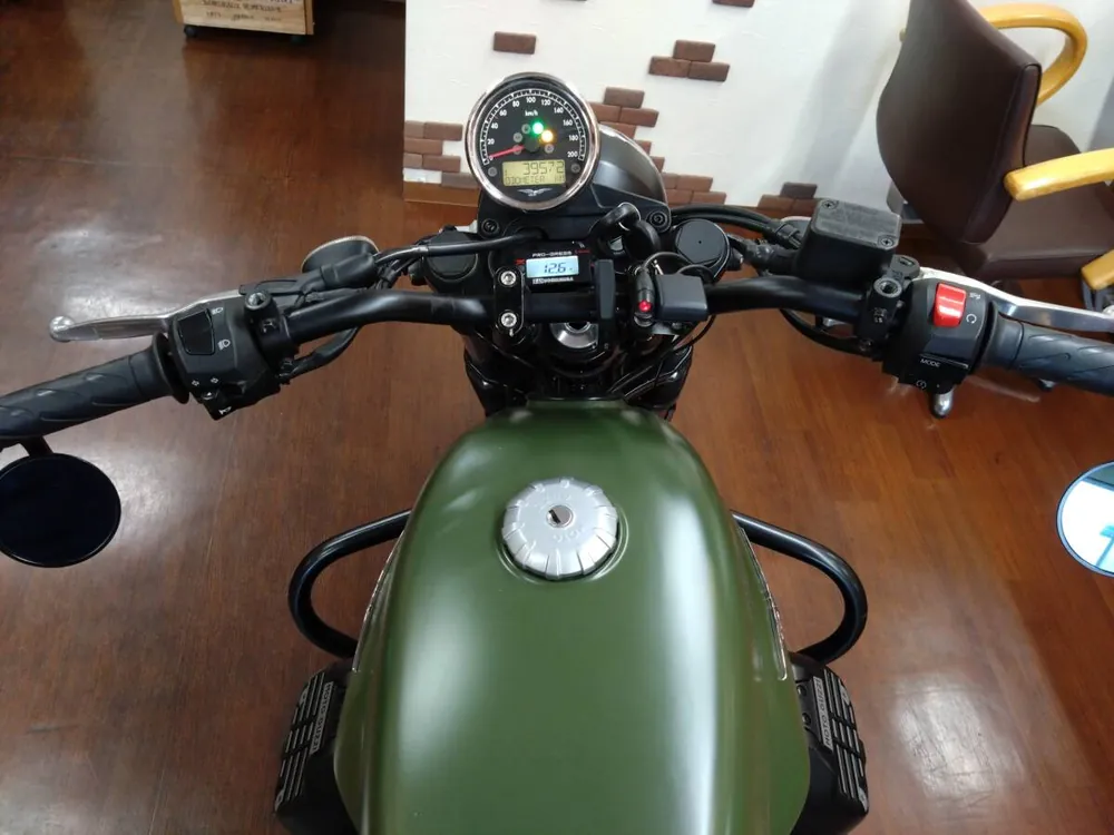 Moto Guzzi V7 Stone III 2018, фото 2