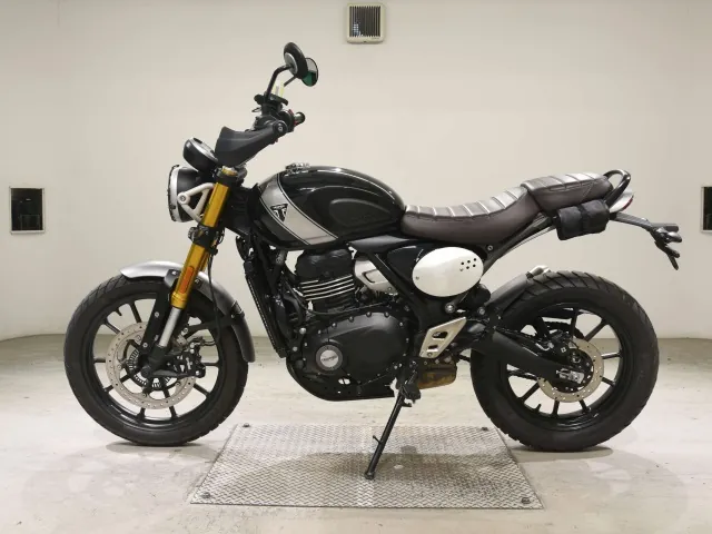 Triumph Scrambler 400 X 2024, чёрный, фото 2