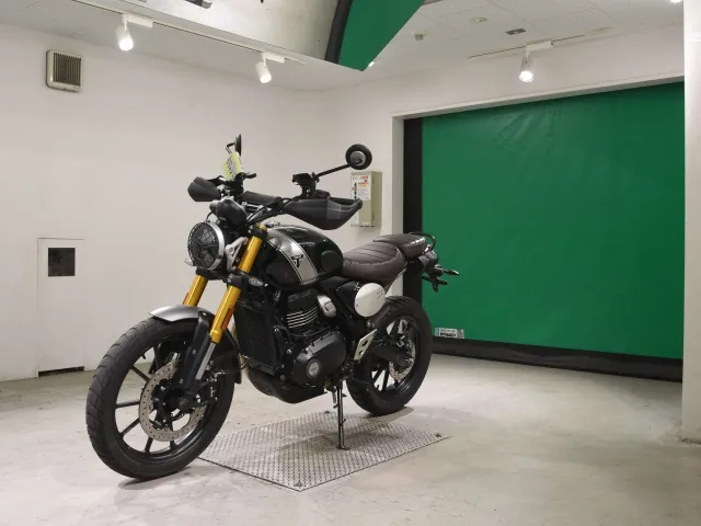Triumph Scrambler 400 X 2024, чёрный, фото 4