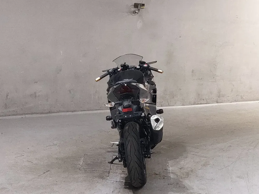 Kawasaki Ninja 400 2022, чёрный, фото 4