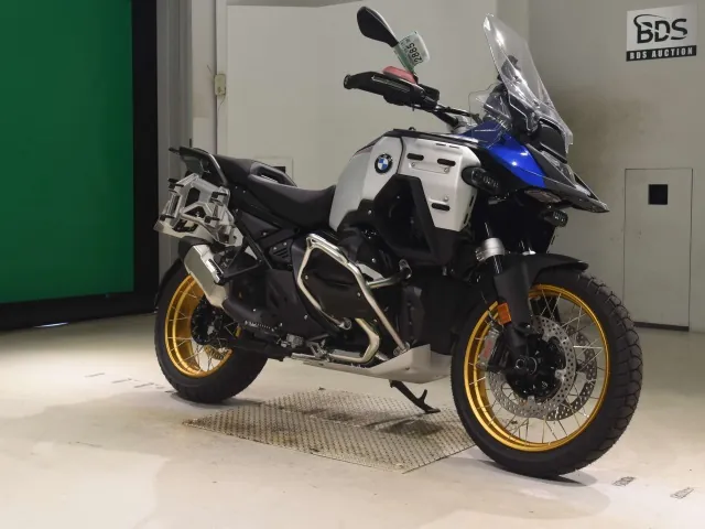 BMW R1300Gs Adv Asa 2026, white | red | blue, фото 3