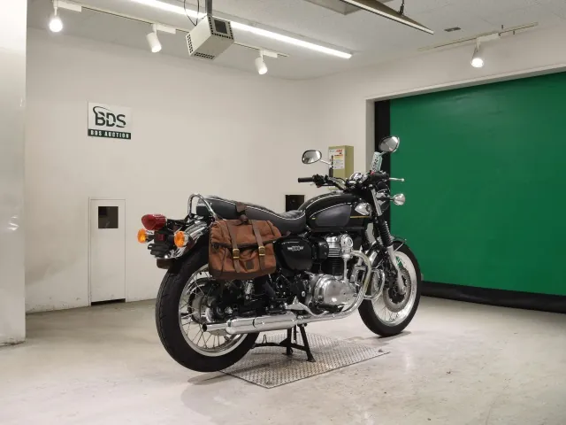 Kawasaki W800-2 2025, black | gold, фото 5