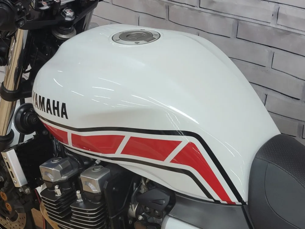 Yamaha XJR1300 2008, белый, красный, фото 4