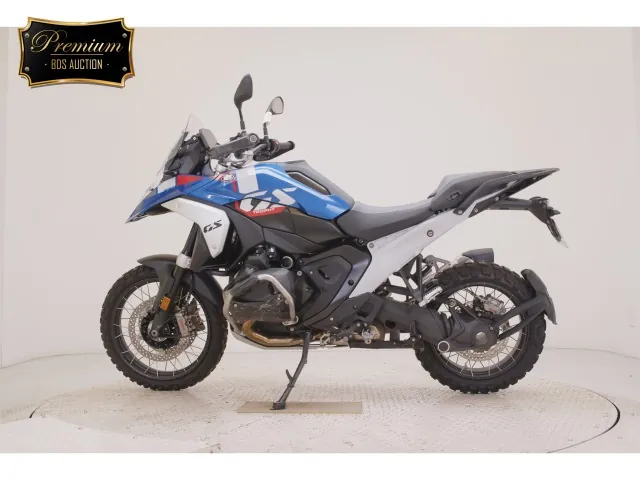 BMW R1300GS 2025, white | red | blue, фото 2
