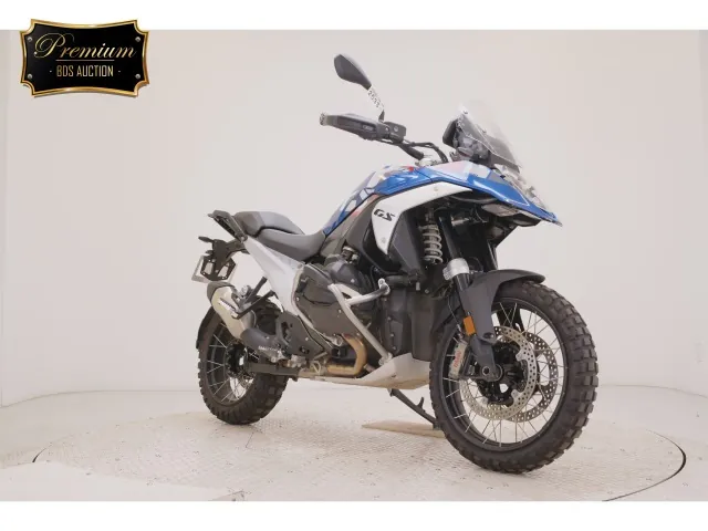 BMW R1300GS 2025, white | red | blue, фото 3