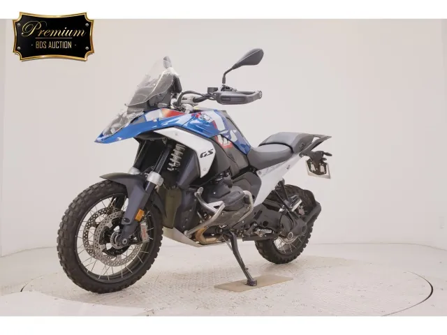 BMW R1300GS 2025, white | red | blue, фото 4