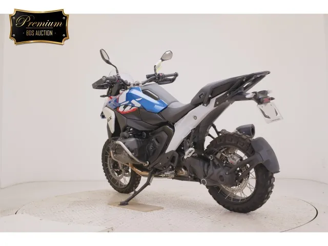 BMW R1300GS 2025, white | red | blue, фото 6