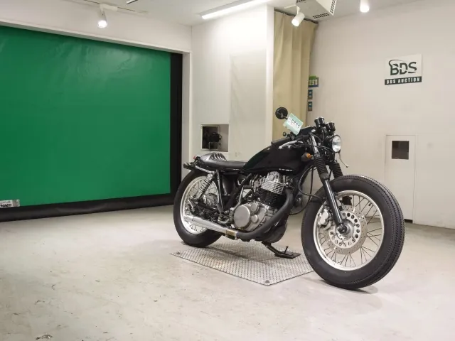 Yamaha SR400 2005, чёрный, фото 3