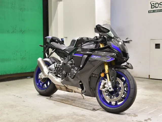 Yamaha YZF-R1M 2026, black | silver, фото 3