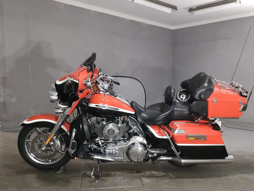 Harley-Davidson FLHTCUSE1800CVO 2012, фото 2