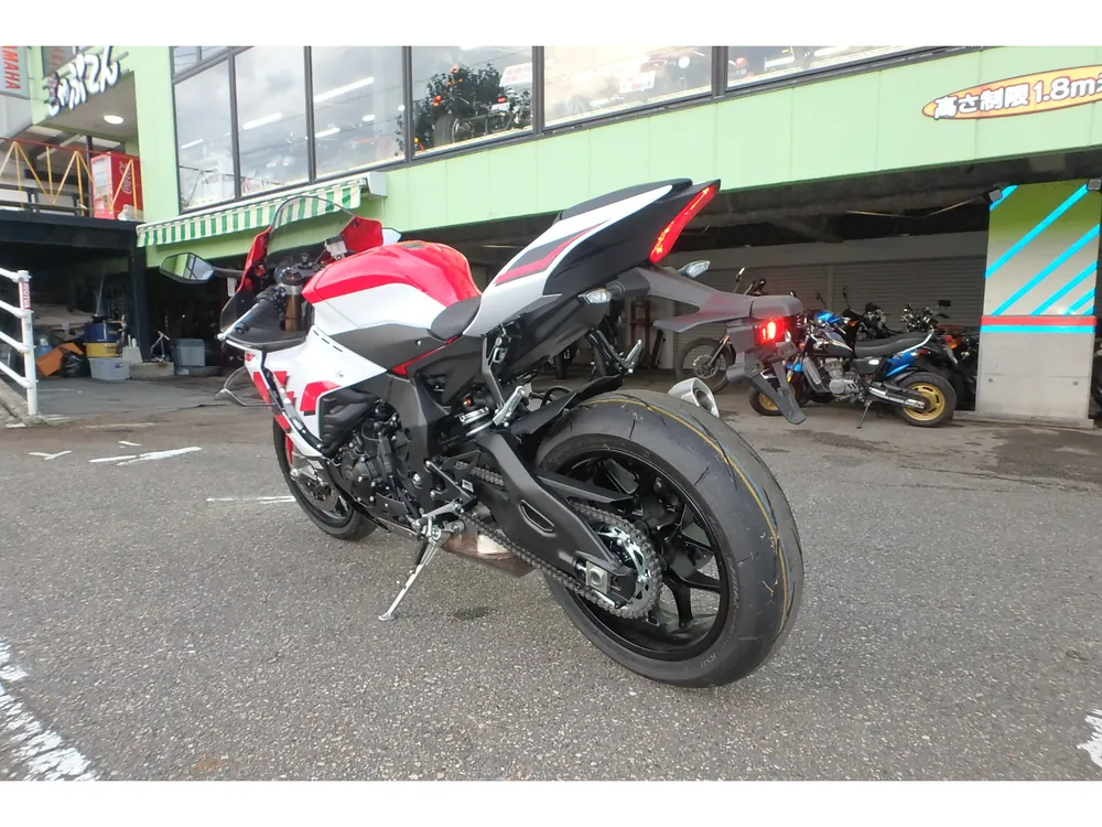 Yamaha YZF-R1M 2026, white / red, фото 12