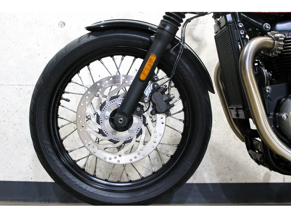 Triumph Bonneville Bobber 2017, фото 9