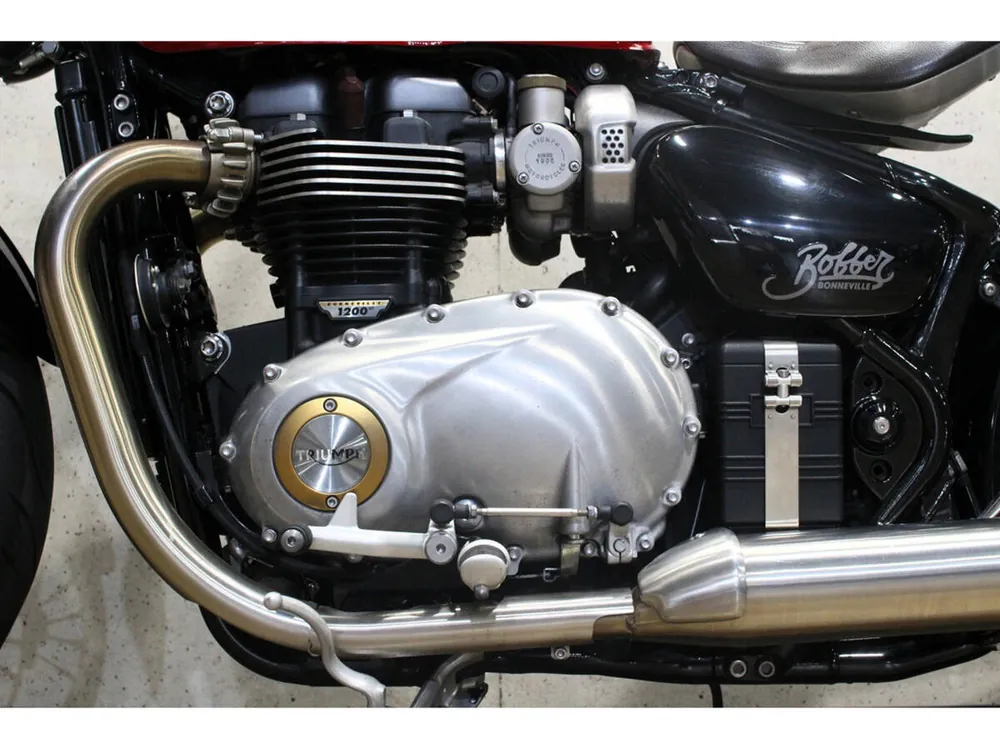 Triumph Bonneville Bobber 2017, фото 10