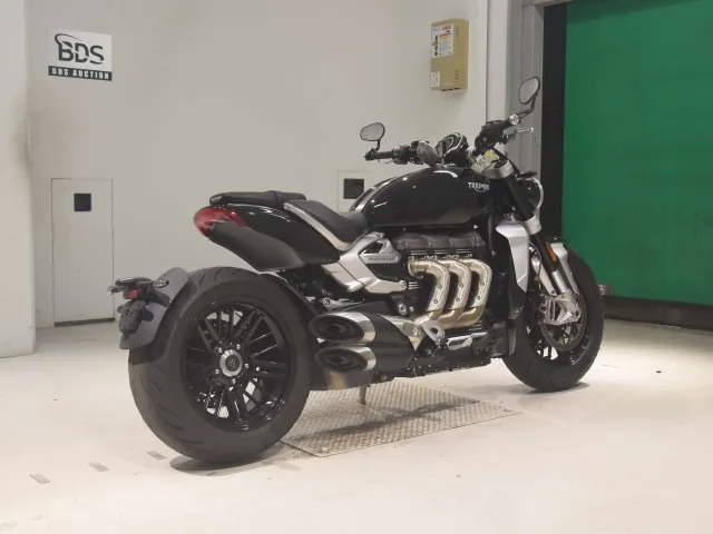 Triumph ROCKET III R 2023, чёрный, фото 5