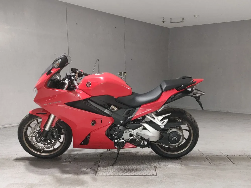 Honda VFR800F 2023, красный, фото 2