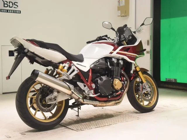 Honda CB1300 2023, белый, красный, фото 5