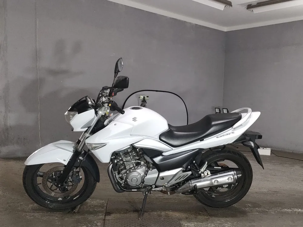 Suzuki GSR250S, белый, фото 2