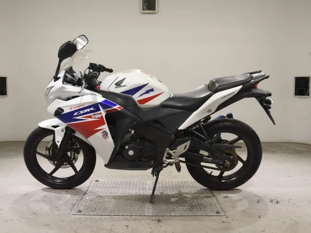 Honda CBR125R, white | red | blue, фото 2