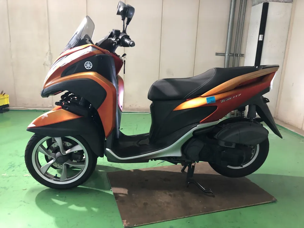 Yamaha Tricity 125, красный, чёрный, фото 2