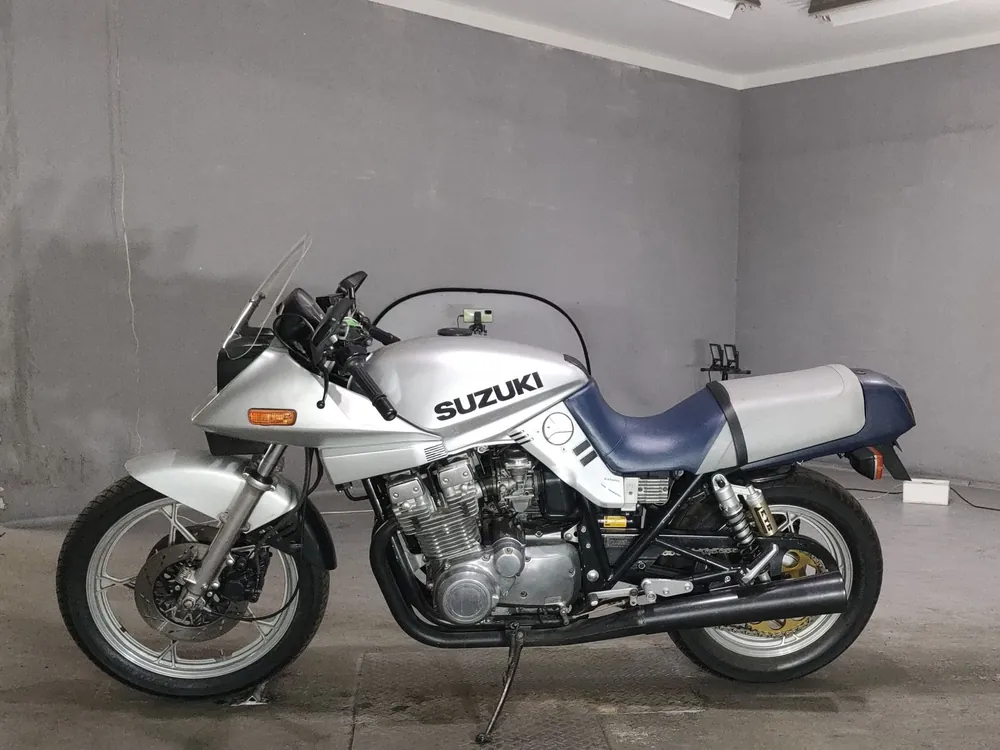 Suzuki GSX1100S Katana 1990, серебристый, фото 2