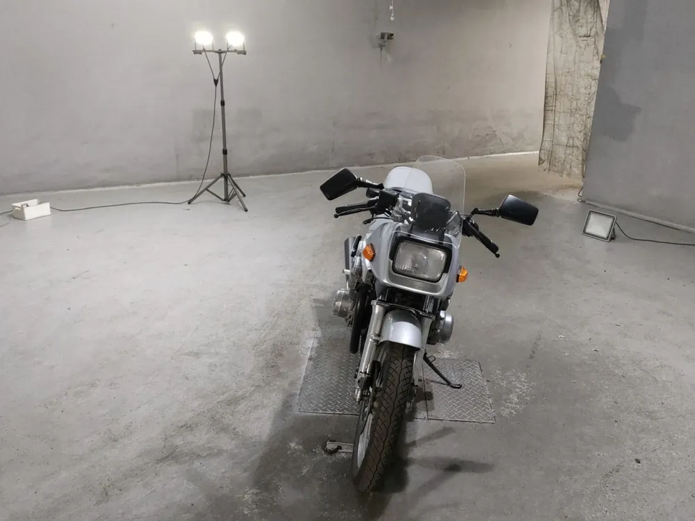 Suzuki GSX1100S Katana 1990, серебристый, фото 3