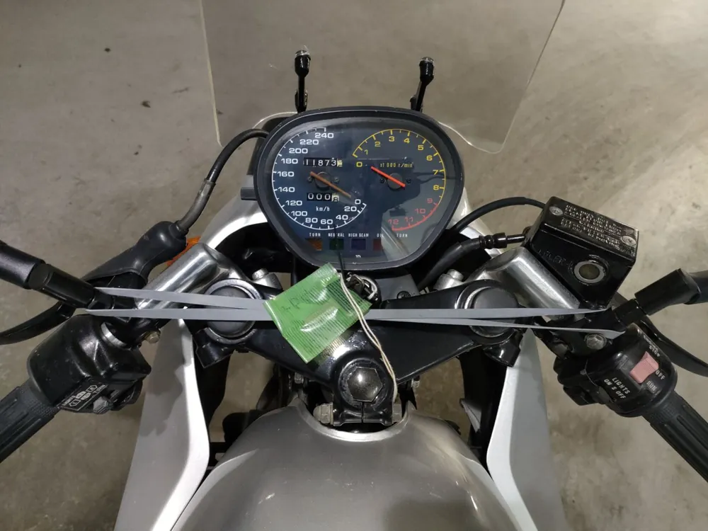 Suzuki GSX1100S Katana 1990, серебристый, фото 5