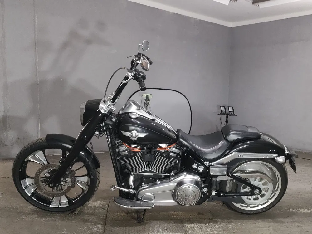 Harley-Davidson FLFBS1870 2018, чёрный, фото 2