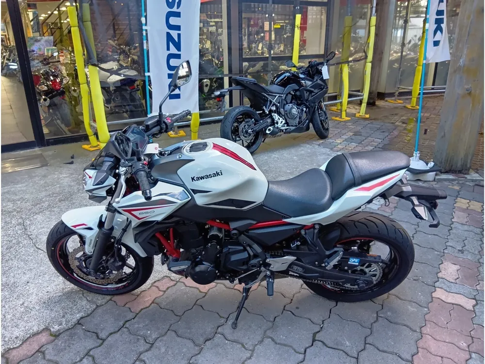Kawasaki Ninja650A 2022, white / black / red, фото 2
