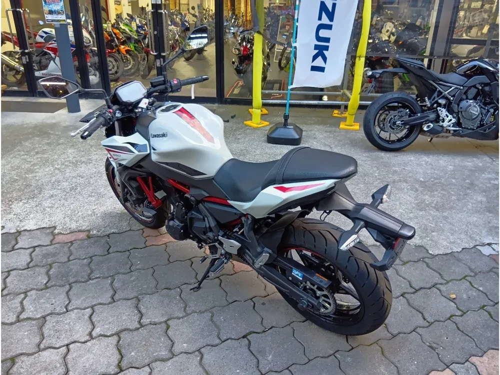 Kawasaki Ninja650A 2022, white / black / red, фото 7