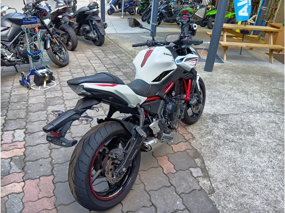 Kawasaki Ninja650A 2022, white / black / red, фото 9