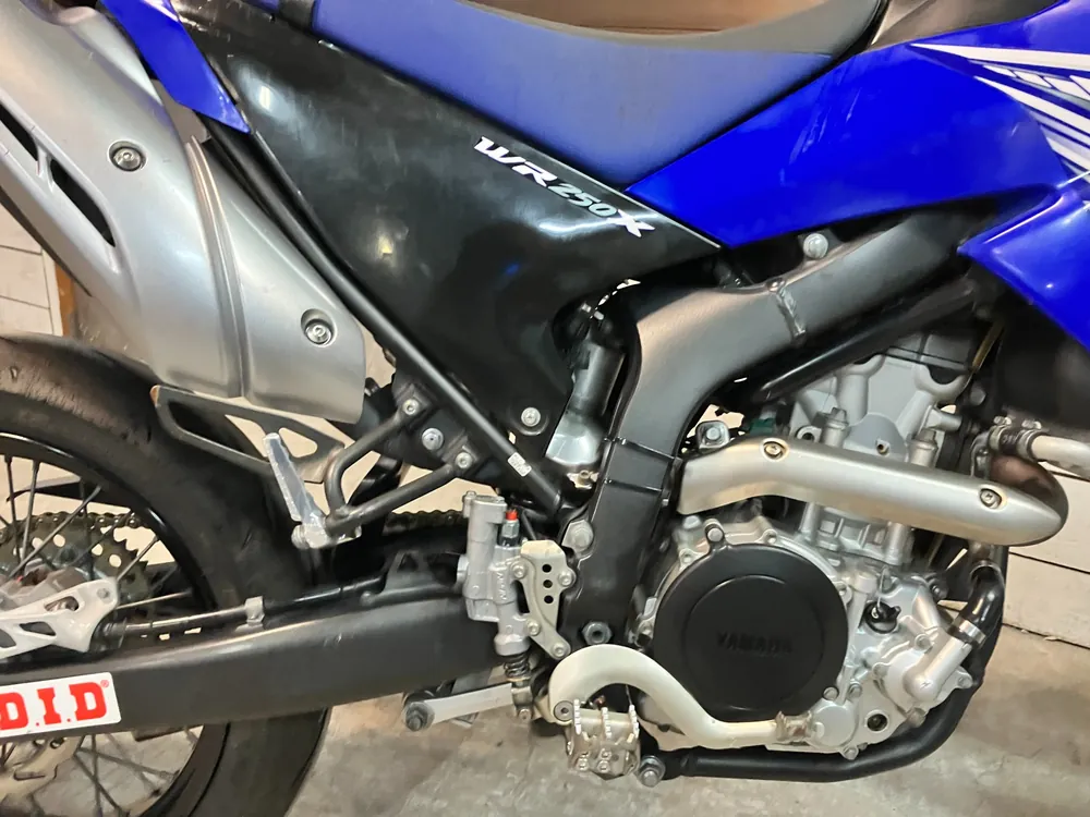 Yamaha WR250R, белый, чёрный, синий, фото 13