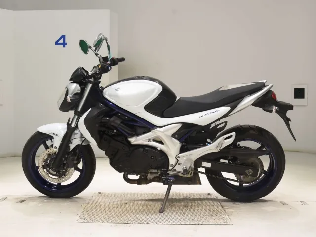 Suzuki Gladius 400 ABS 2011, белый, фото 2
