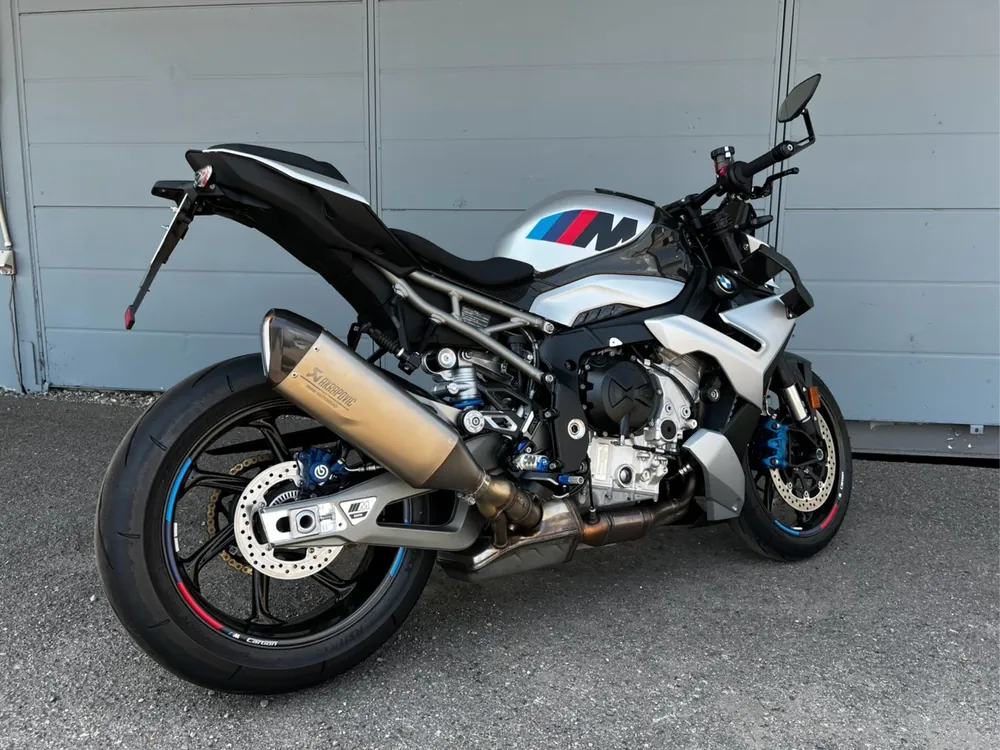 BMW M1000R M NAVY BLUE PETISHON 2026, серебристый, фото 3
