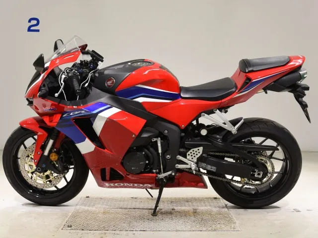 Honda CBR600RR 2020, white | red | blue, фото 2