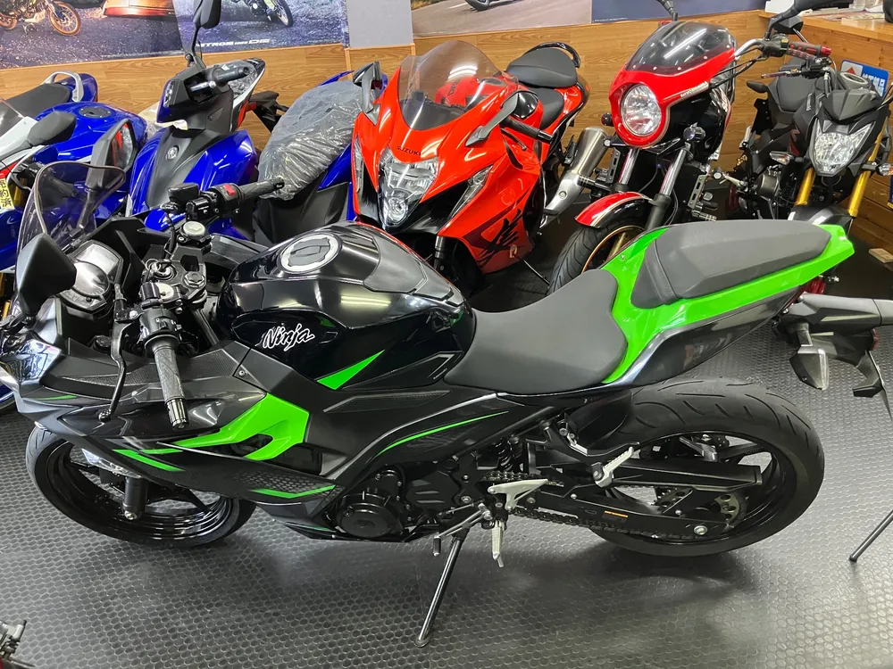 Kawasaki Ninja 400 2018, black/green, фото 2