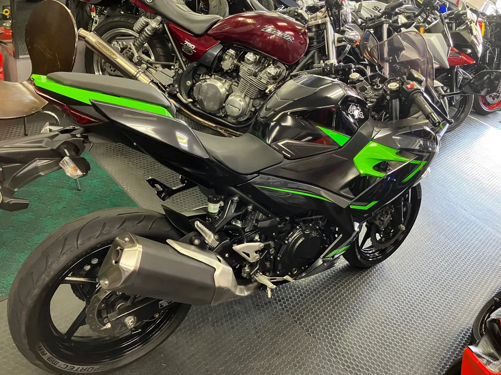 Kawasaki Ninja 400 2018, black/green, фото 4
