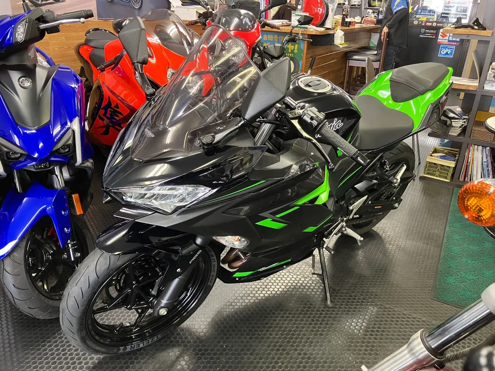 Kawasaki Ninja 400 2018, black/green, фото 5