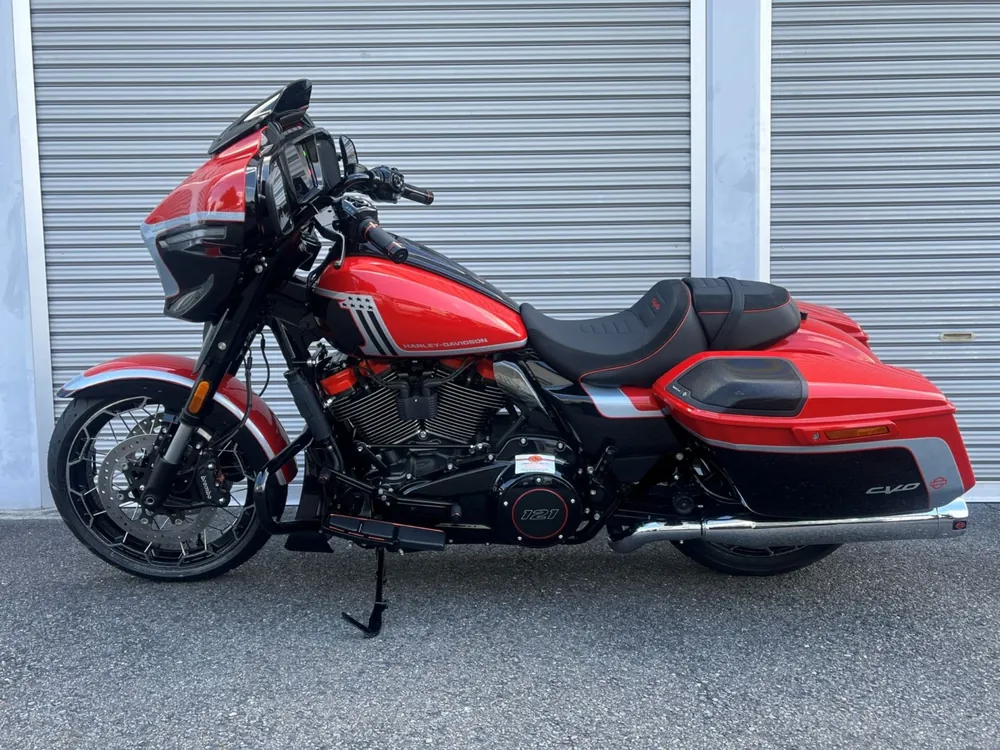 Harley-Davidson FLHXSE CVO 2026, black / orange, фото 2